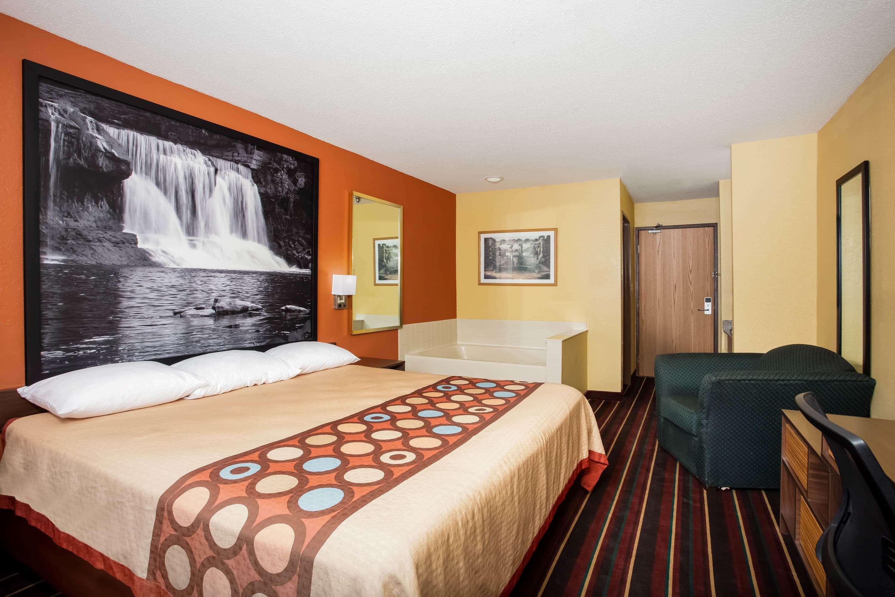 Super 8 By Wyndham Hotel