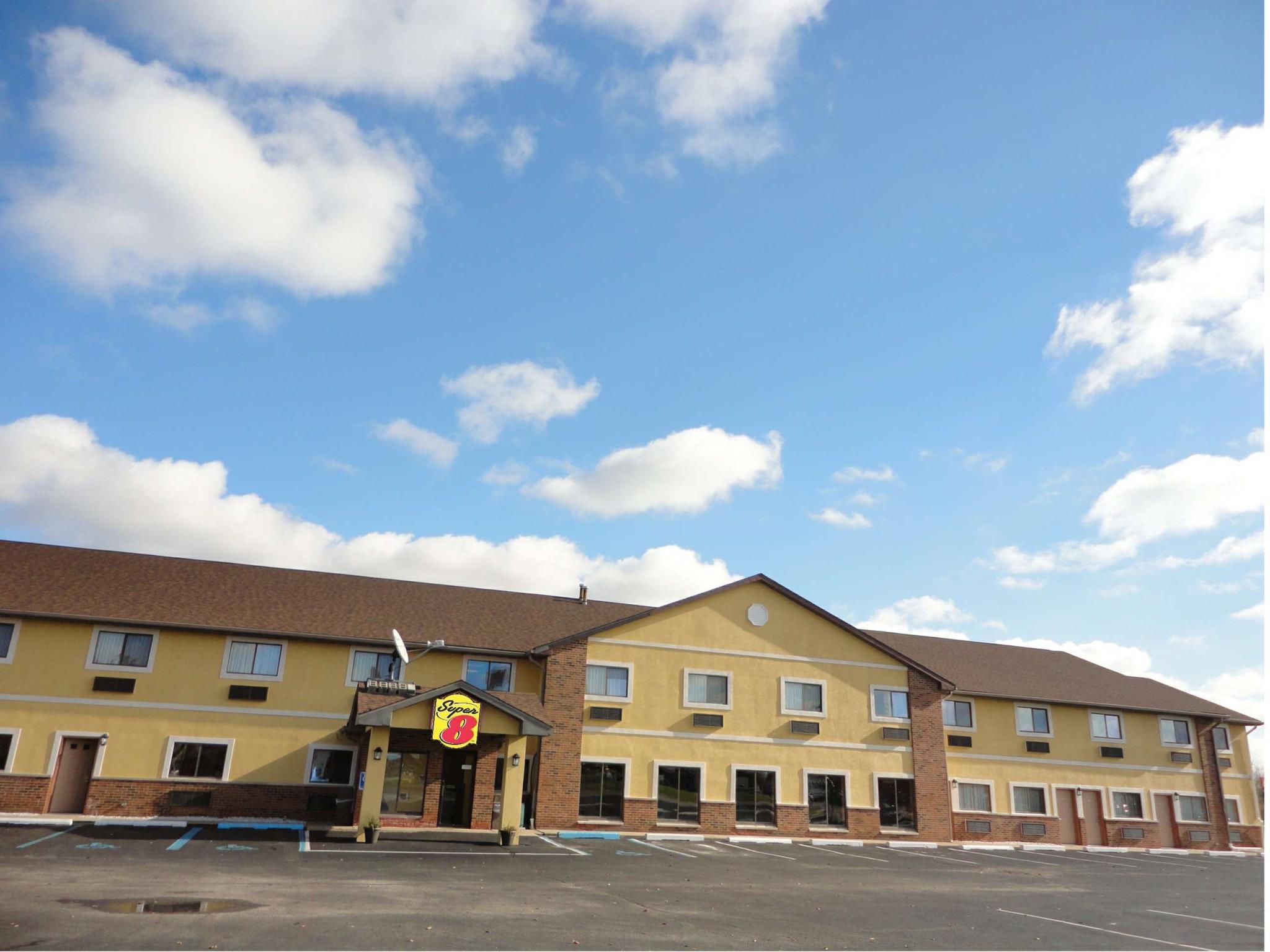 Super 8 By Wyndham Hotel